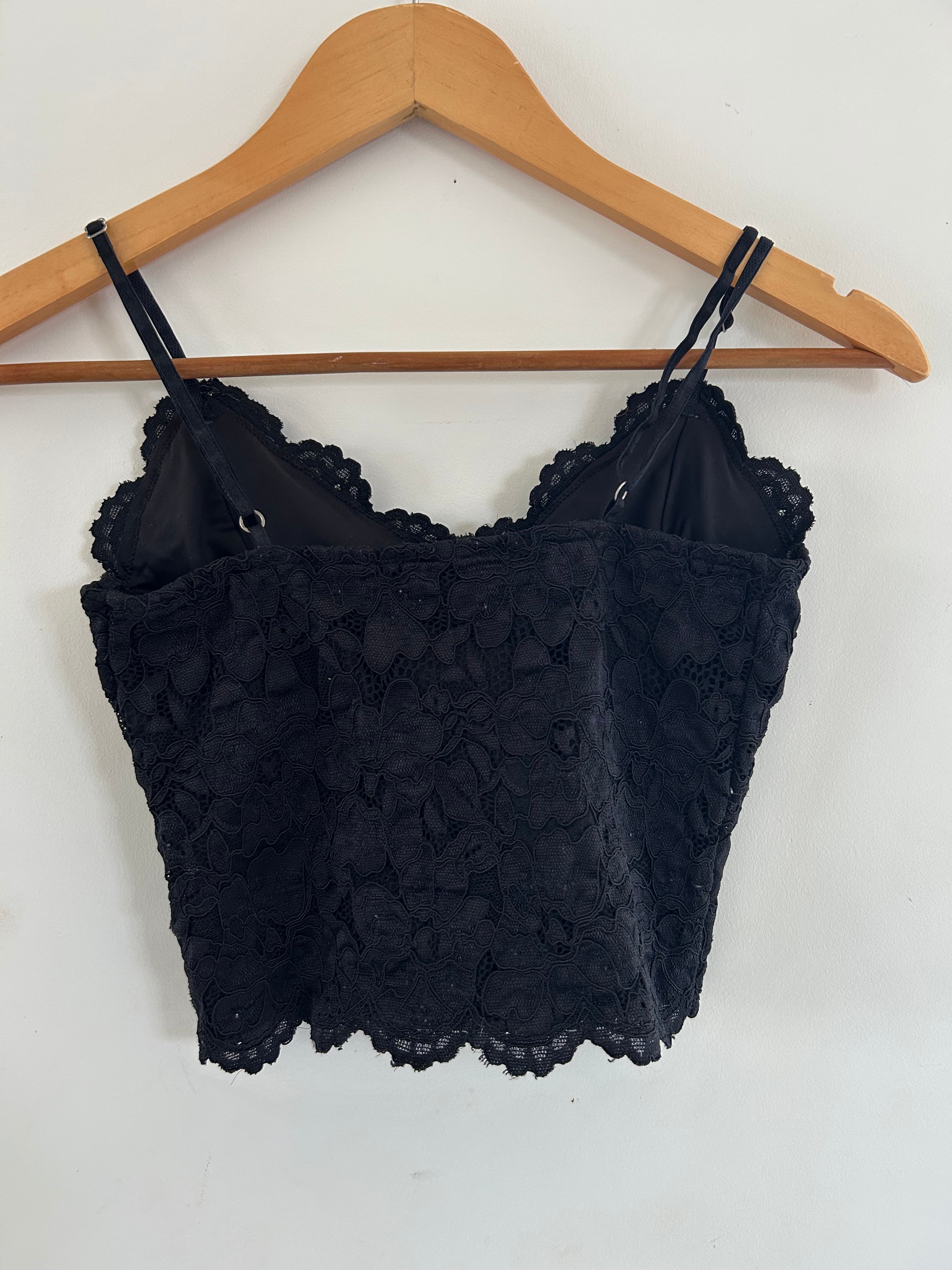Top court noir dentelle bretelles réglable Amisu taille M