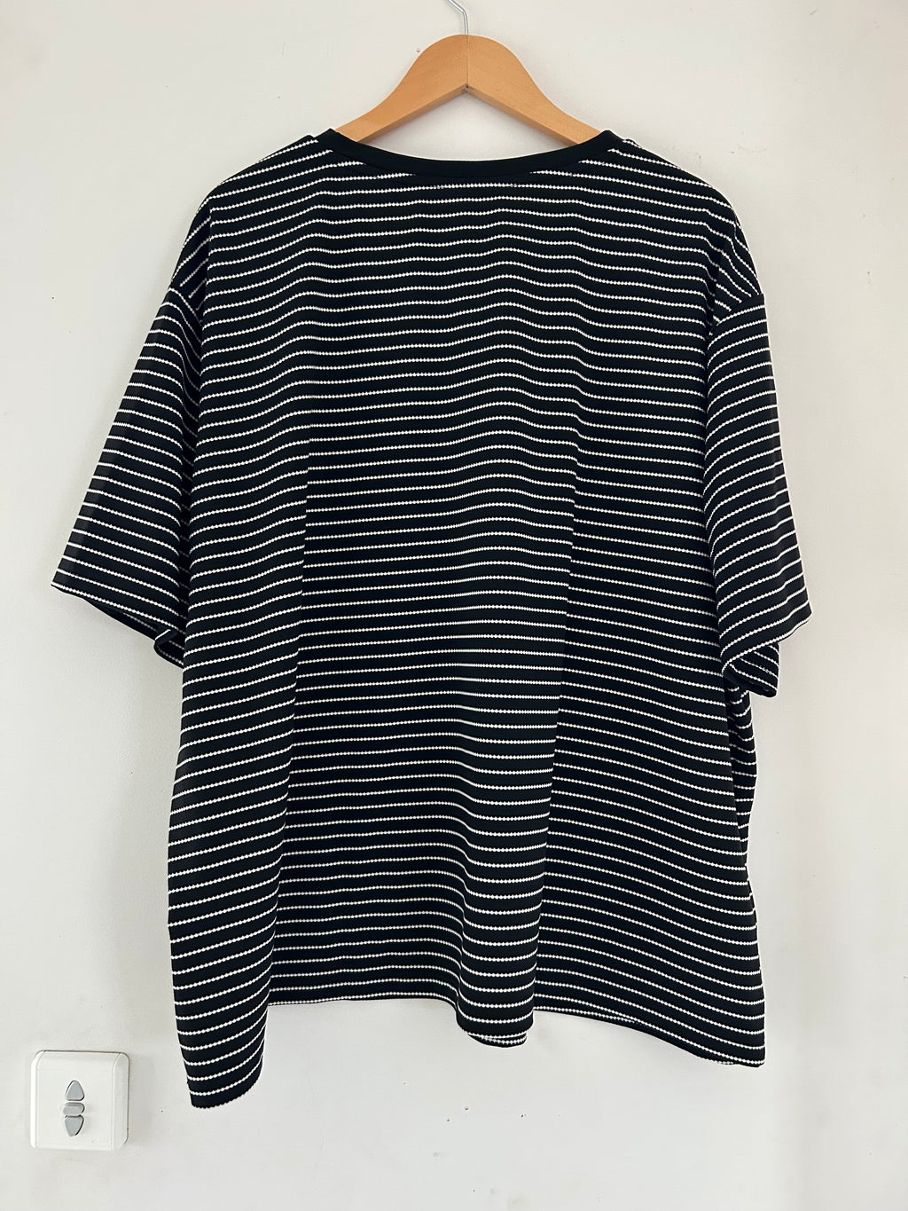 Top manches courtes rayé noir et blanc Kiabi taille 54/56