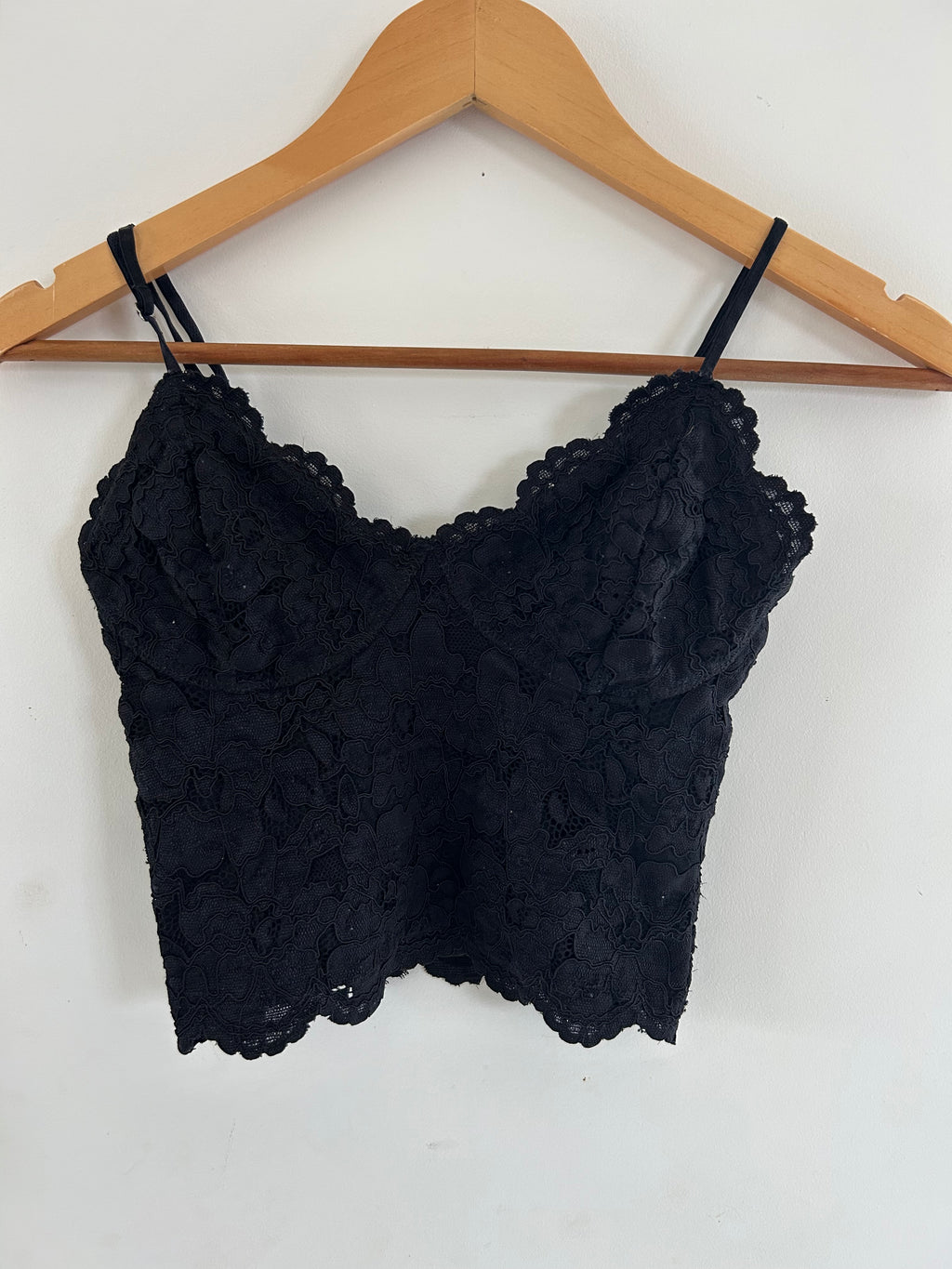 Top court noir dentelle bretelles réglable Amisu taille M
