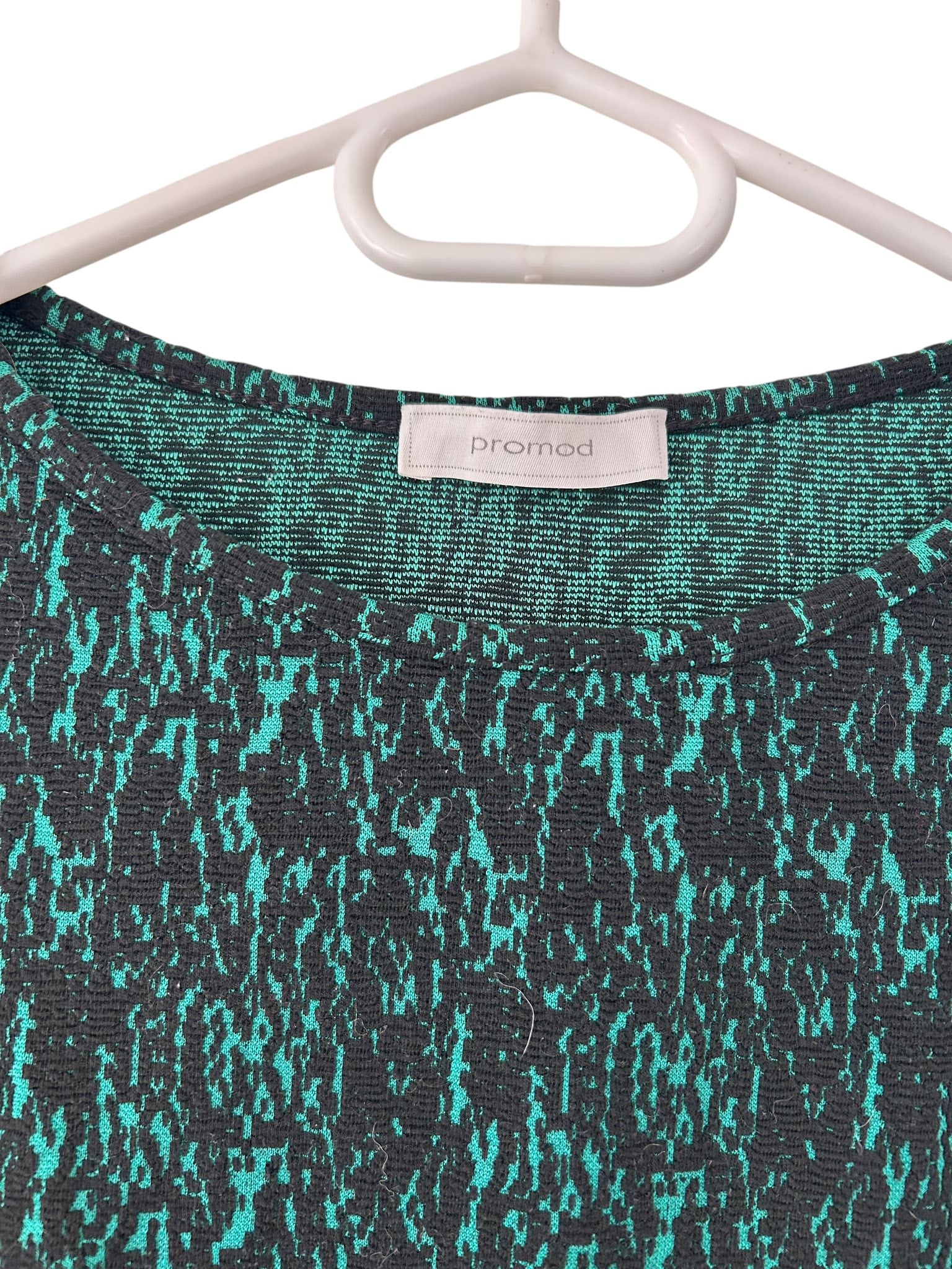 Pull fin manches 3/4 col rond à motifs noir et vert Promod taille 38/40