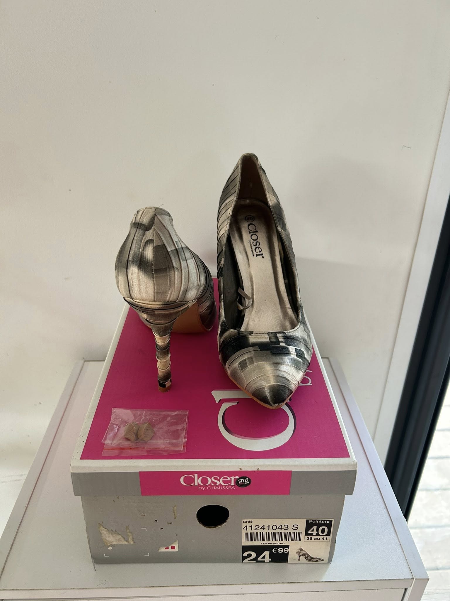 Escarpins gris à motif Closer by Chaussea 40