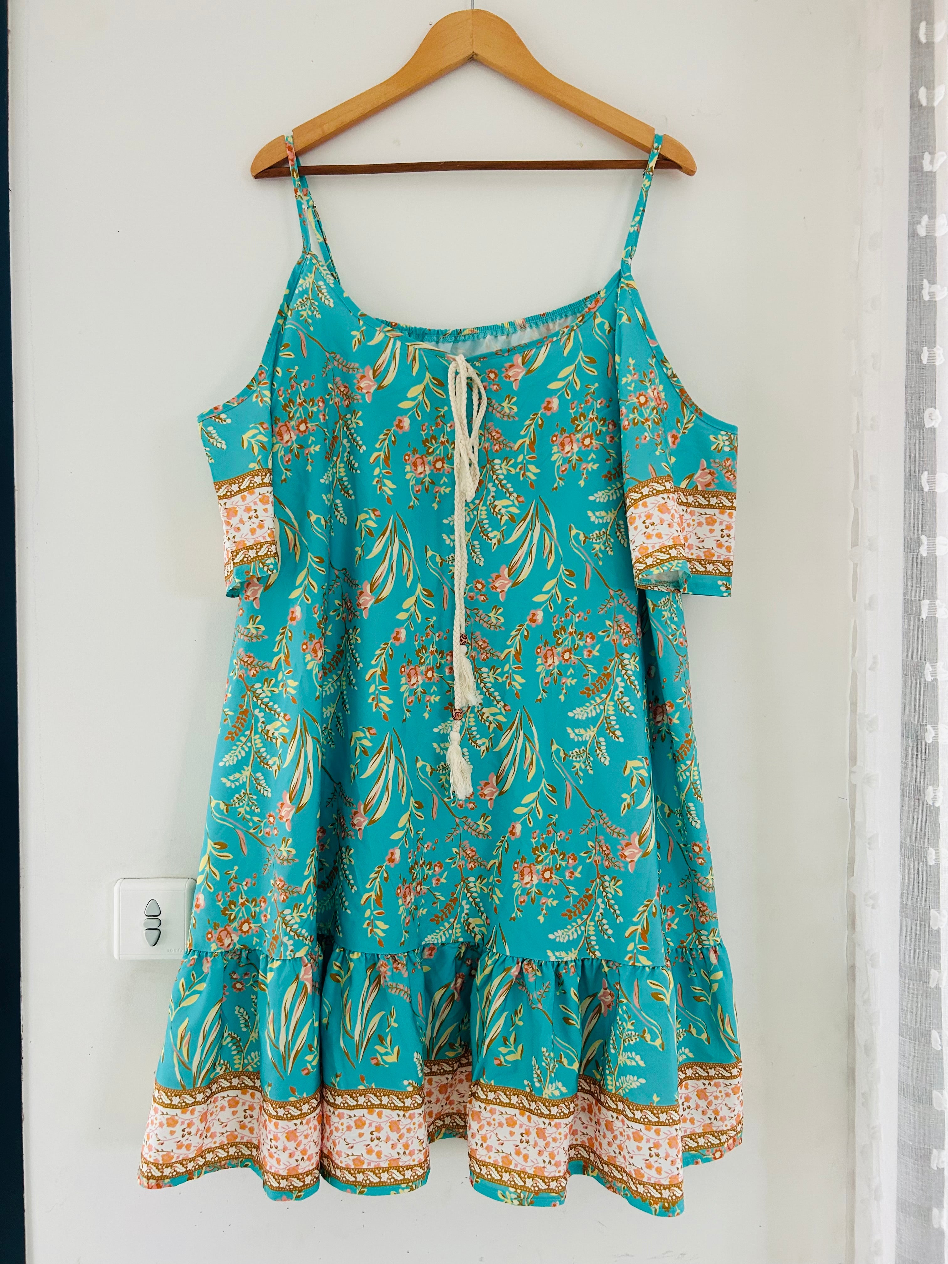 Robe ample et fluide bretelles et manches courtes épaules dénudées coloris turquoise imprimé SHEIN taille 52