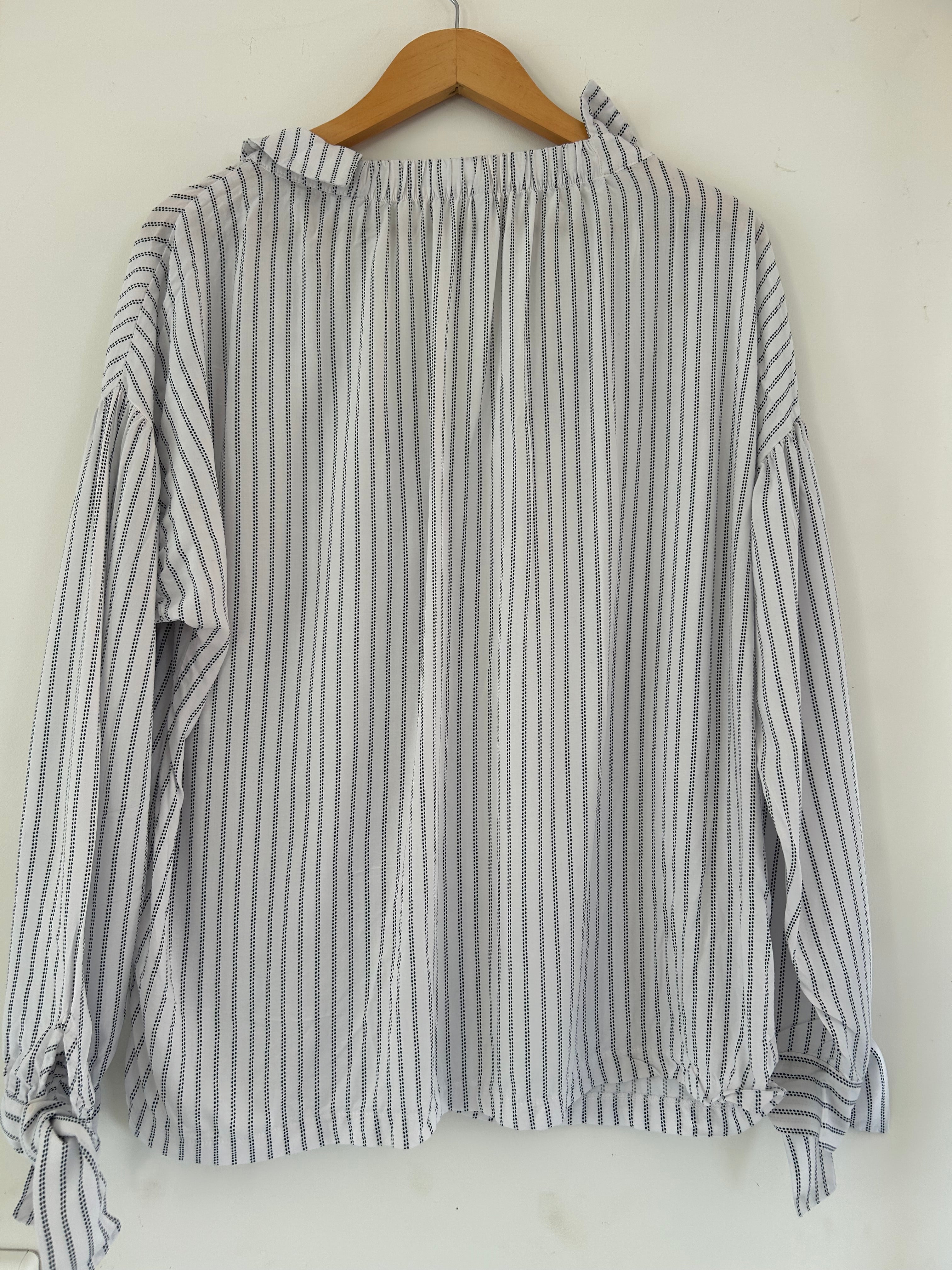 Blouse manches longues à nouer rayé blanc et bleu marine taille 46