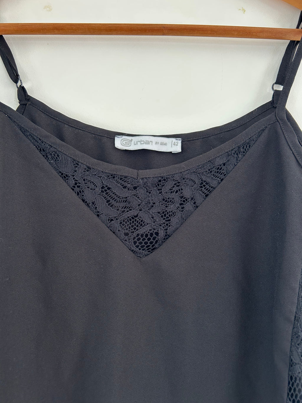 Top bretelles noir à dentelle Gémo taille 42