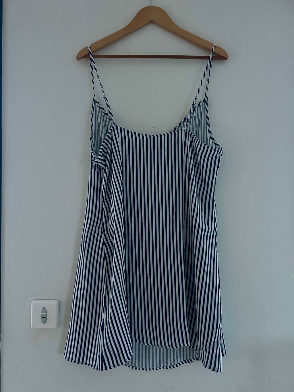 Robe d’été bretelles avec noeud rayé marine et blanc H&M taille 46