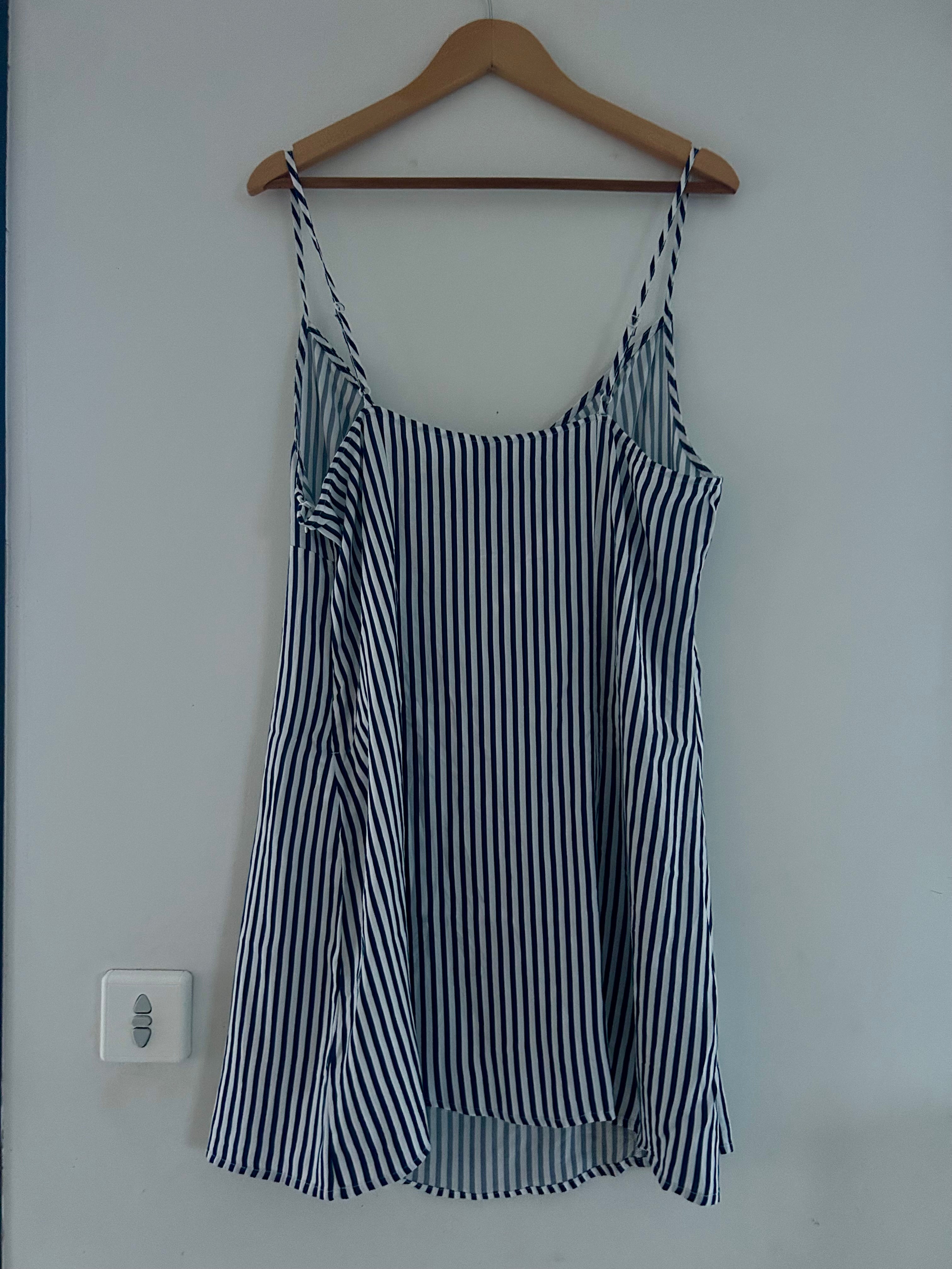 Robe d’été bretelles avec noeud rayé marine et blanc H&M taille 46