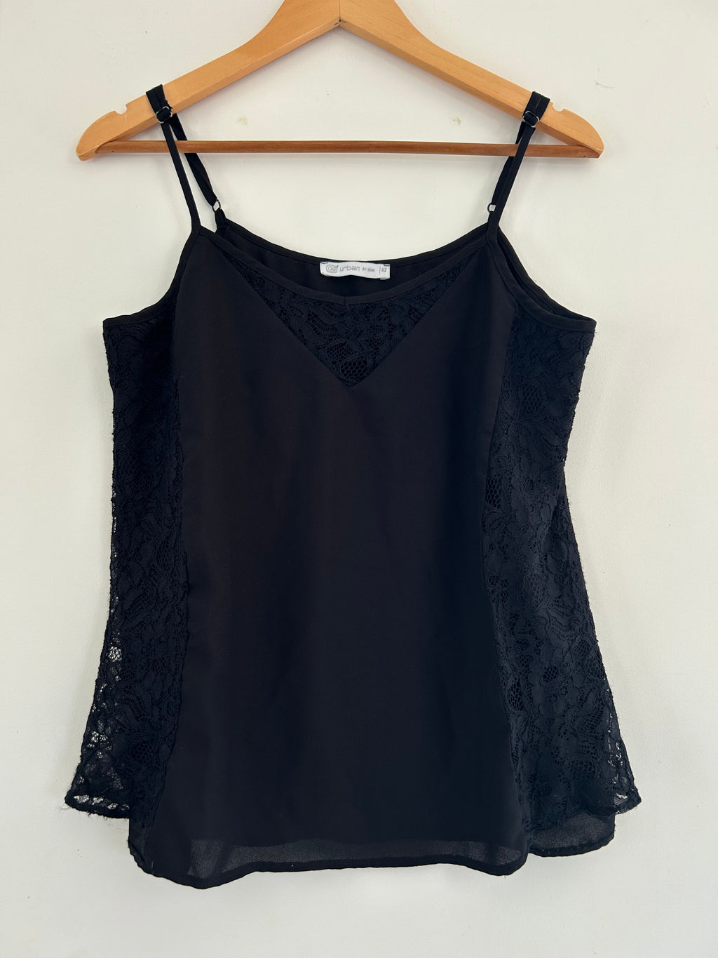 Top bretelles noir à dentelle Gémo taille 42