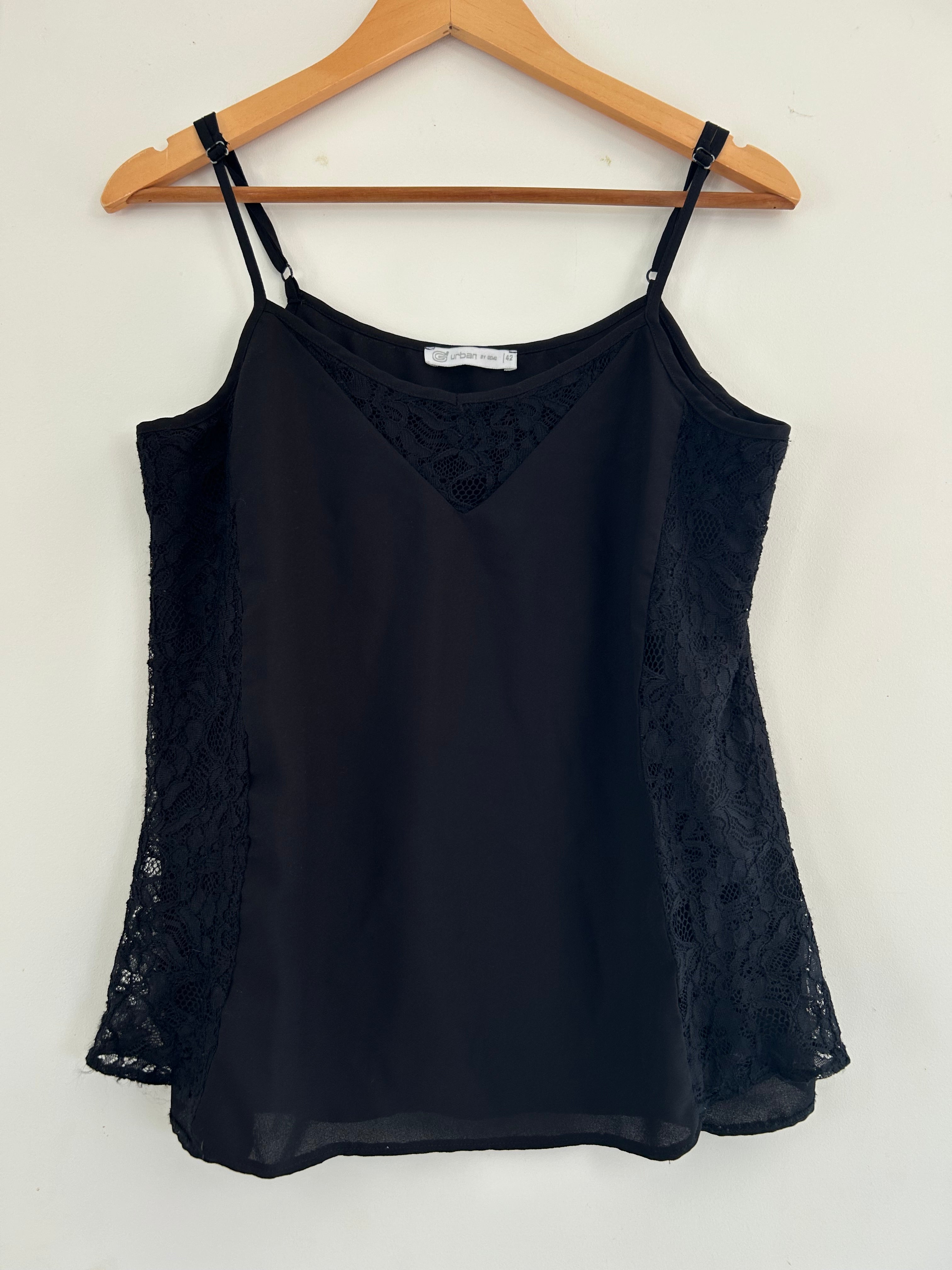 Top bretelles noir à dentelle Gémo taille 42