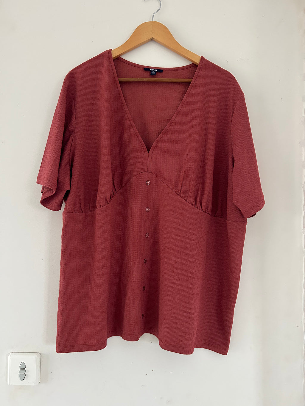 Top corail manches courtes et boutons Kiabi taille 54/56