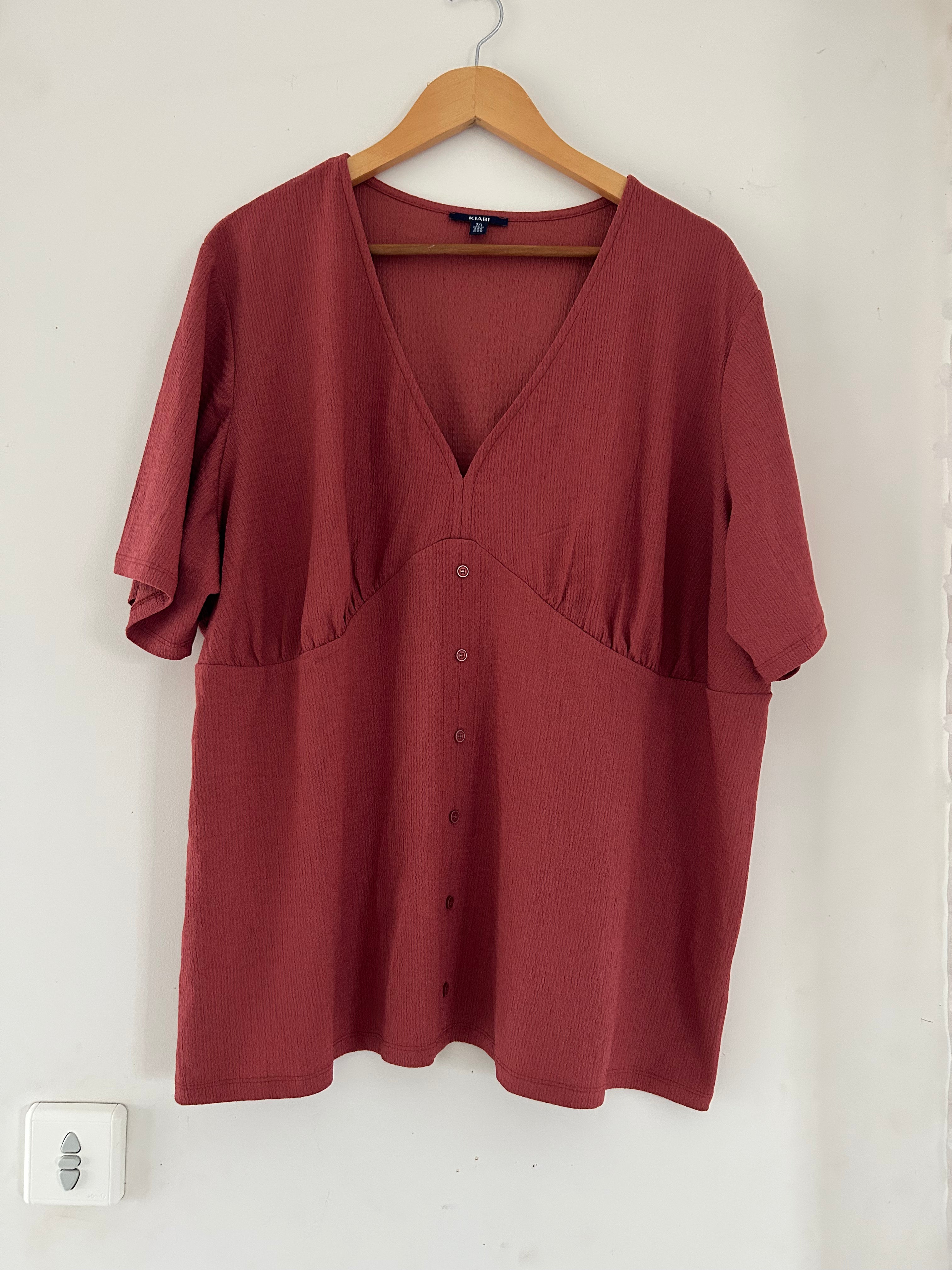 Top corail manches courtes et boutons Kiabi taille 54/56