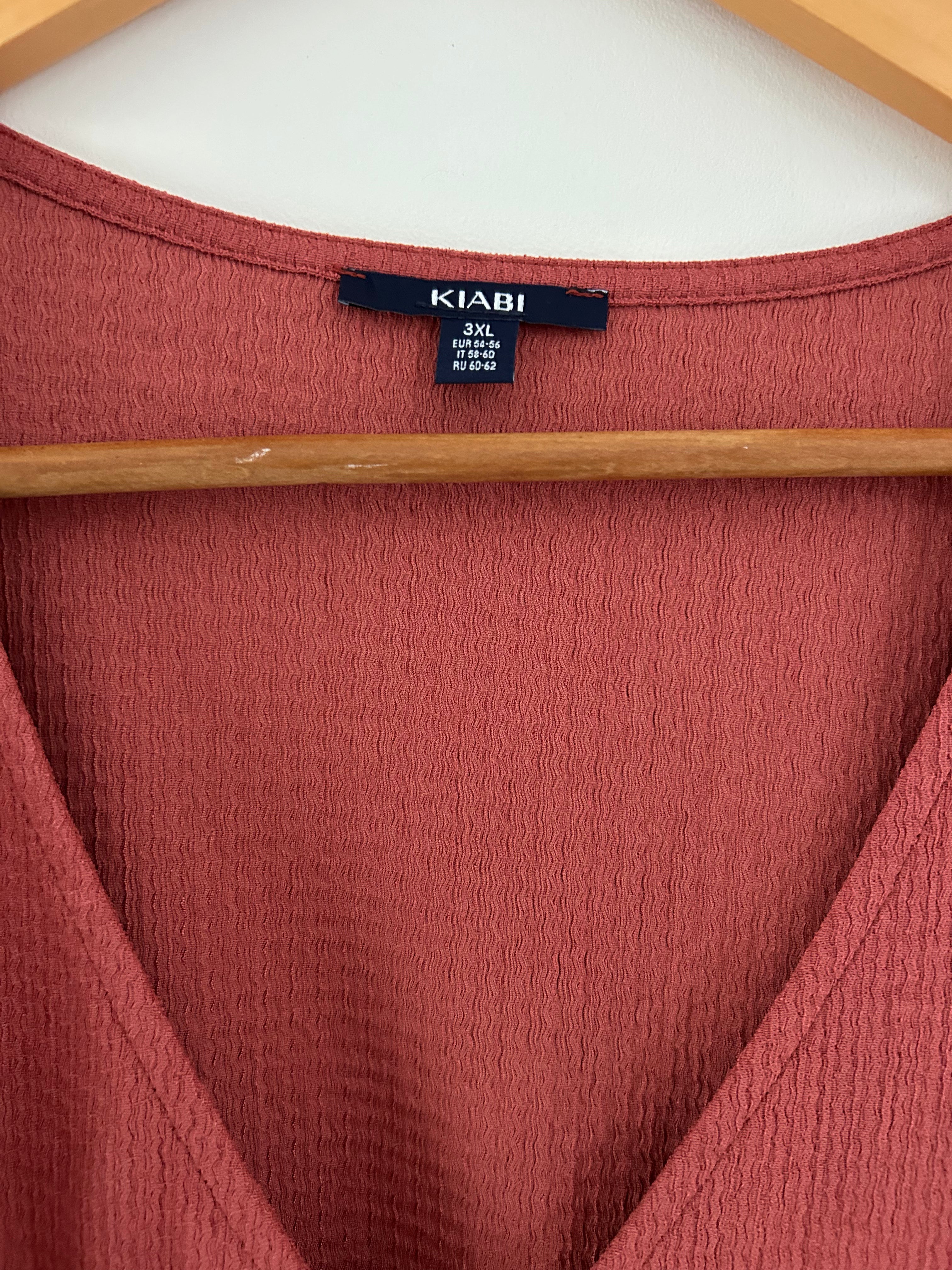 Top corail manches courtes et boutons Kiabi taille 54/56