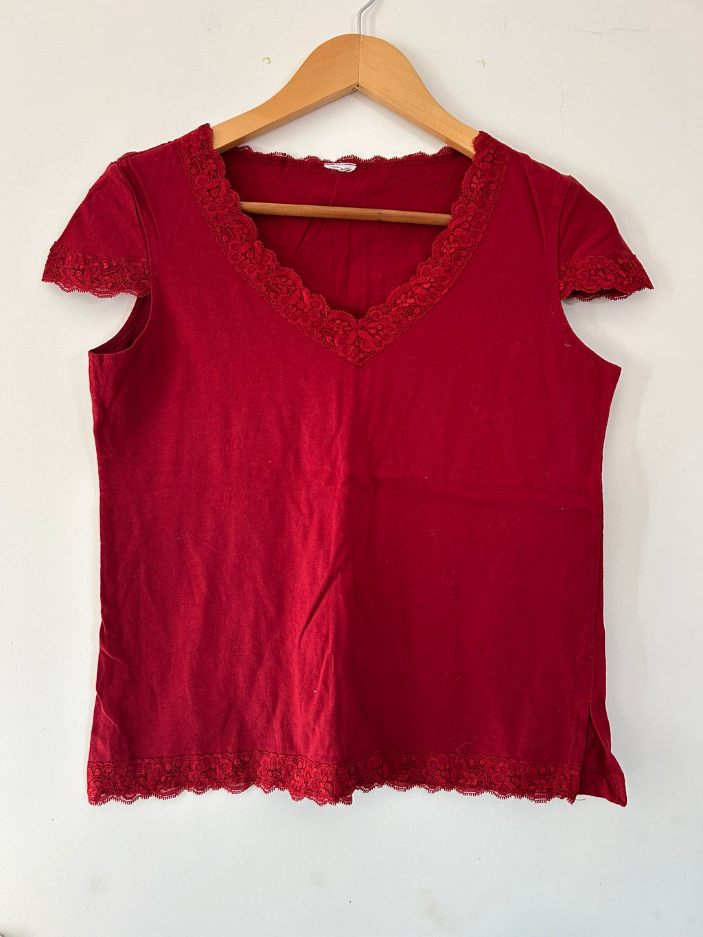 Top manches courtes bordeaux col V dentelle taille 36/38