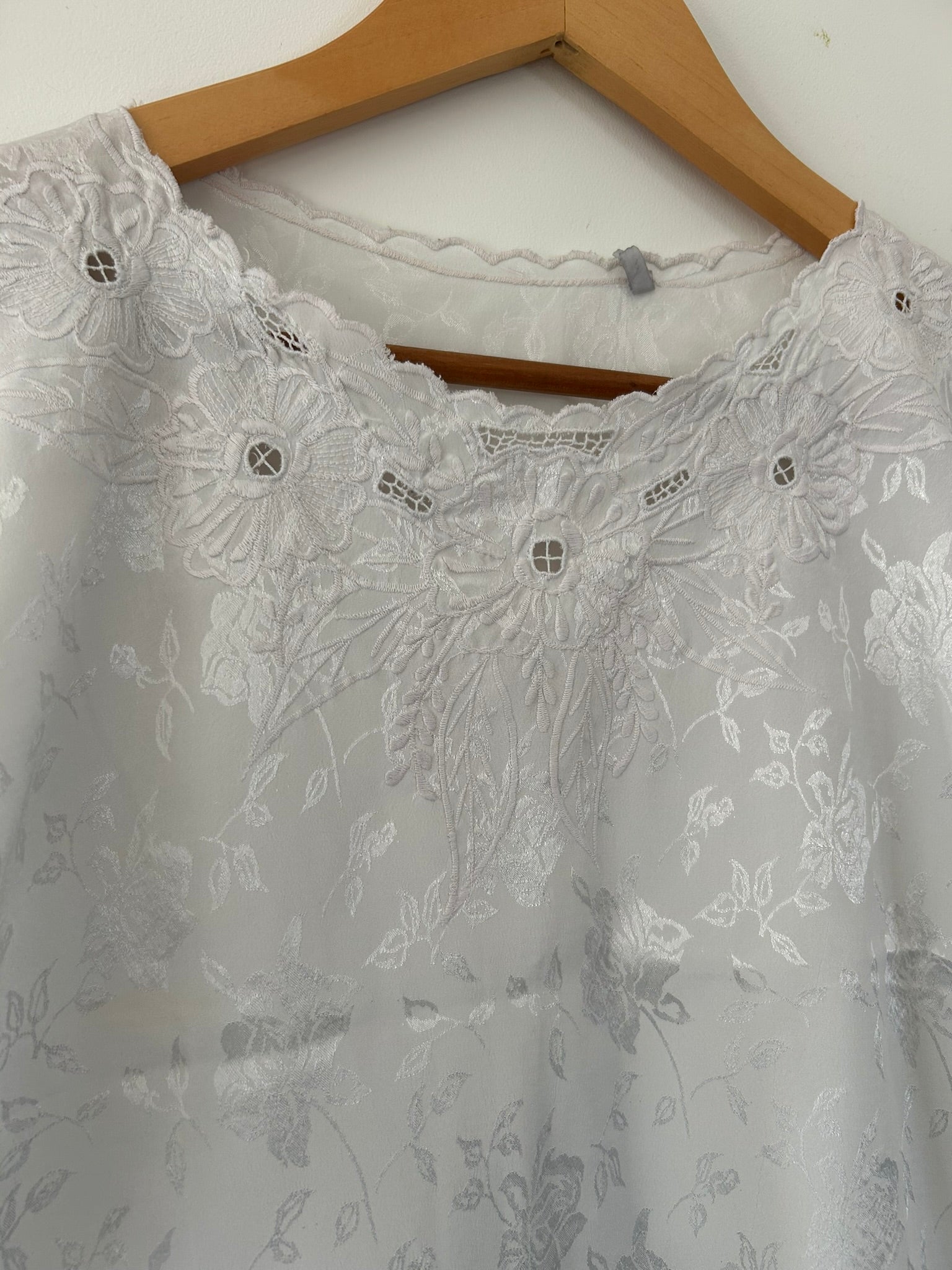 Blouse manches courtes blanc broderie anglaise taille 38/40
