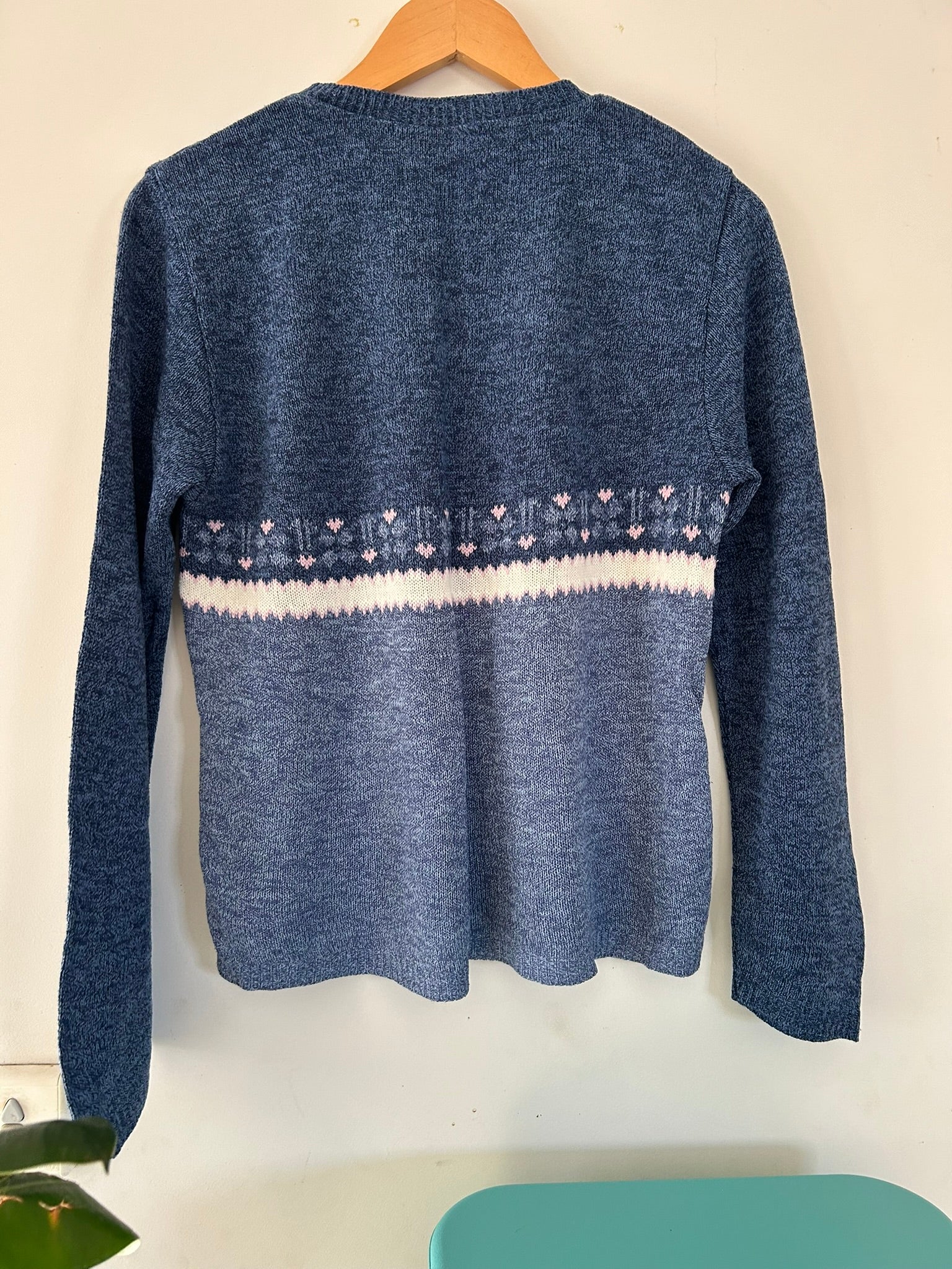 Pull bleu motif cœur rose taille 38/40