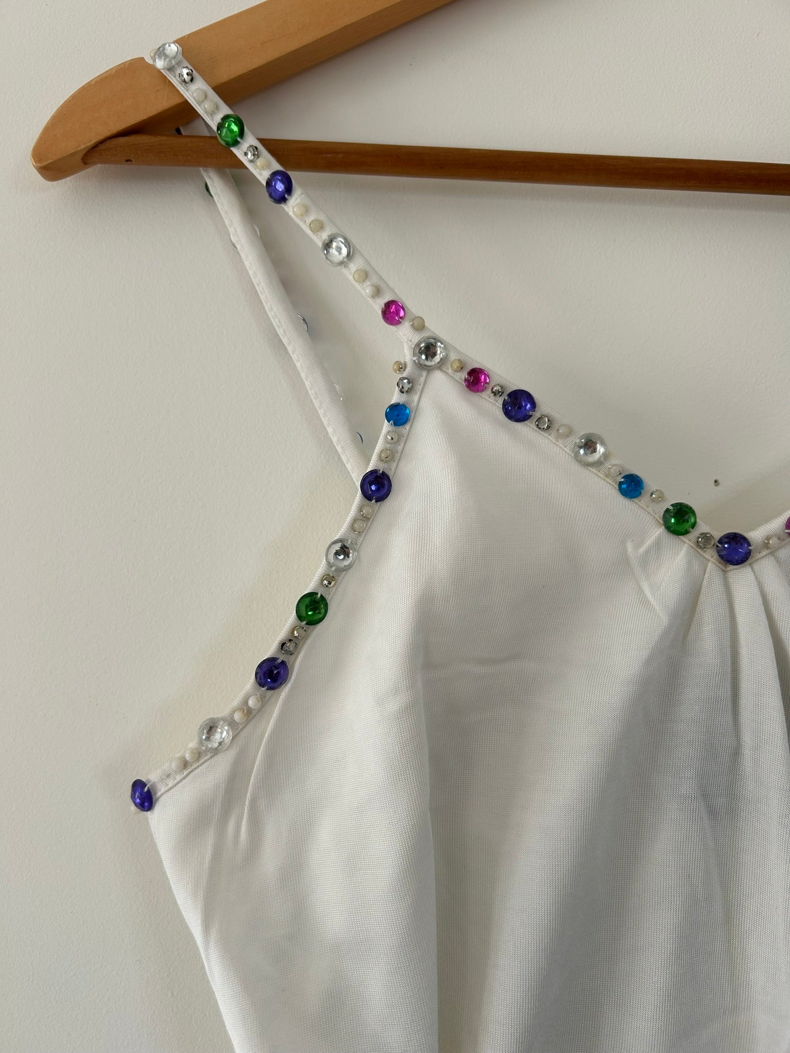 Top bretelles blanc avec perles colorées Daisy taille 34/36