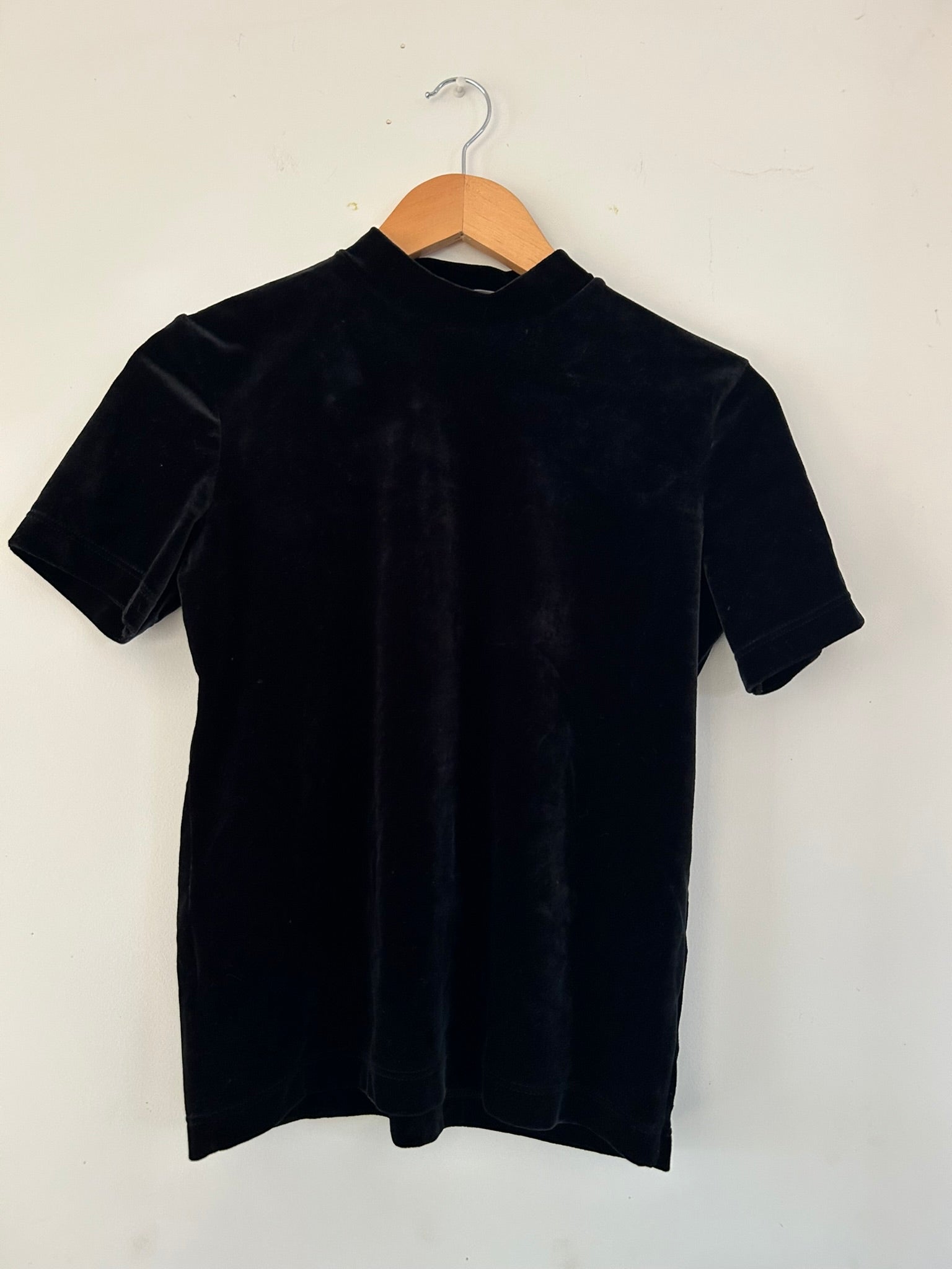 Top manches courtes col roulé effet velours noir Promod taille 38
