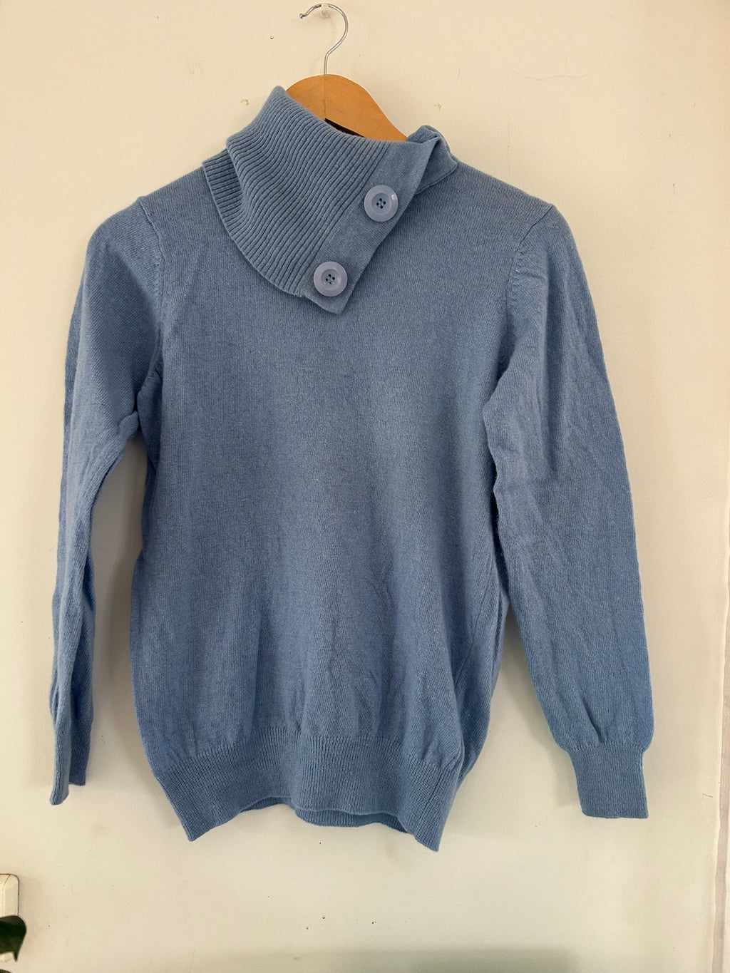 Pull en laine col-roulé bleu avec boutons Blancheporte taille 38/40