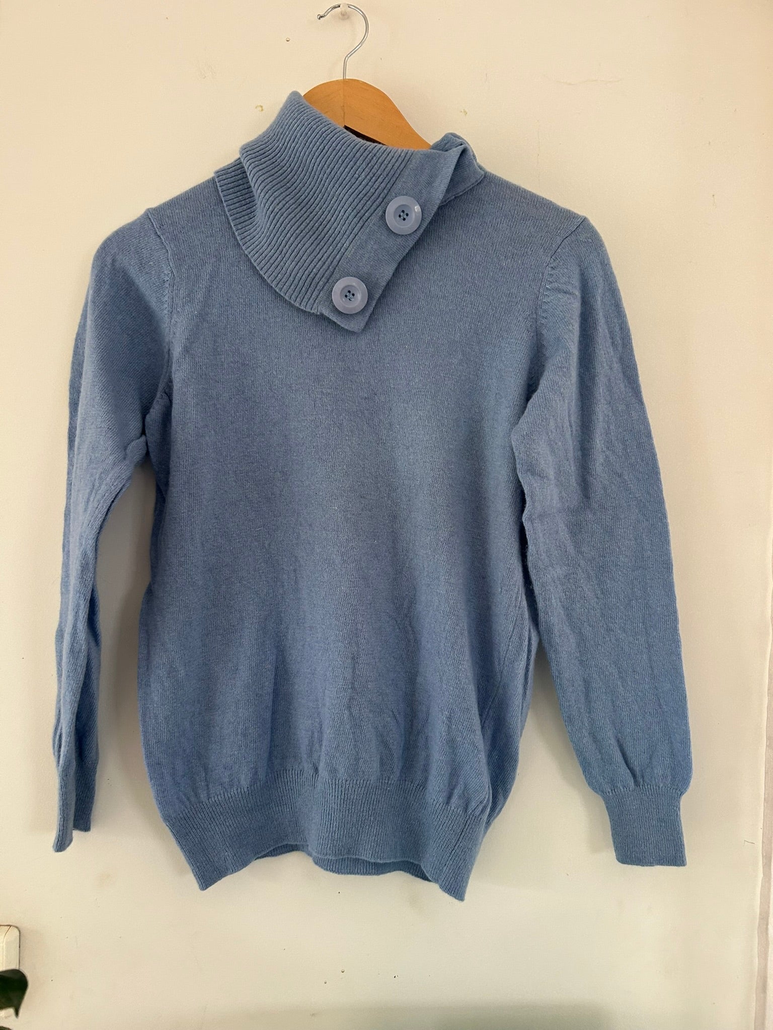 Pull en laine col-roulé bleu avec boutons Blancheporte taille 38/40