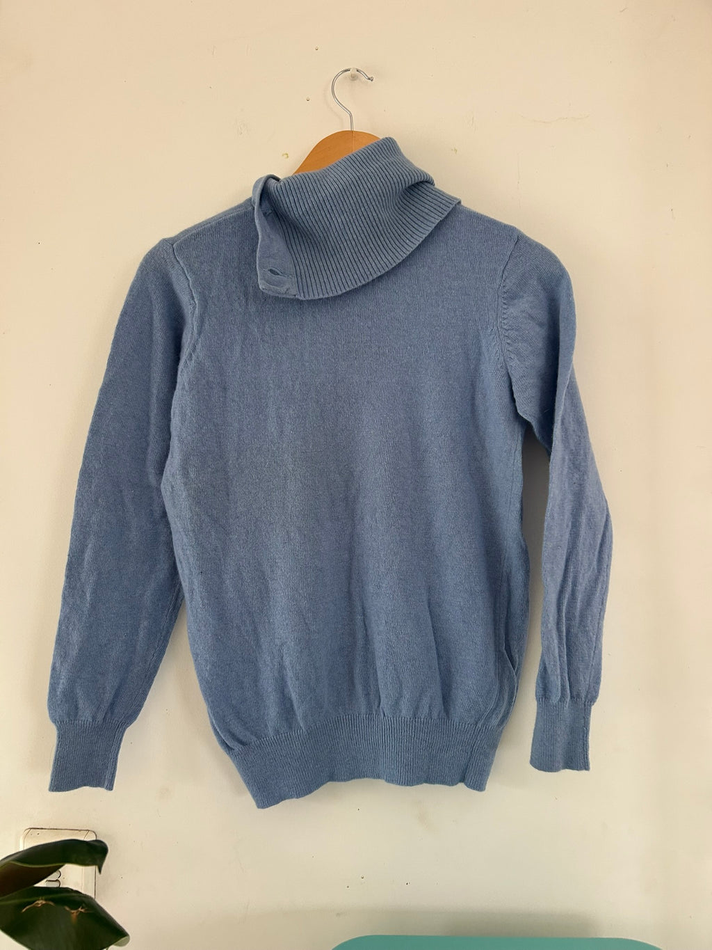 Pull en laine col-roulé bleu avec boutons Blancheporte taille 38/40