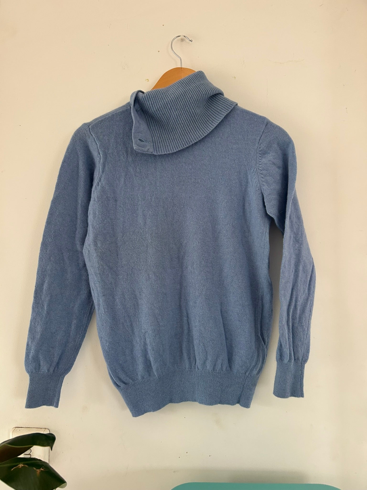 Pull en laine col-roulé bleu avec boutons Blancheporte taille 38/40