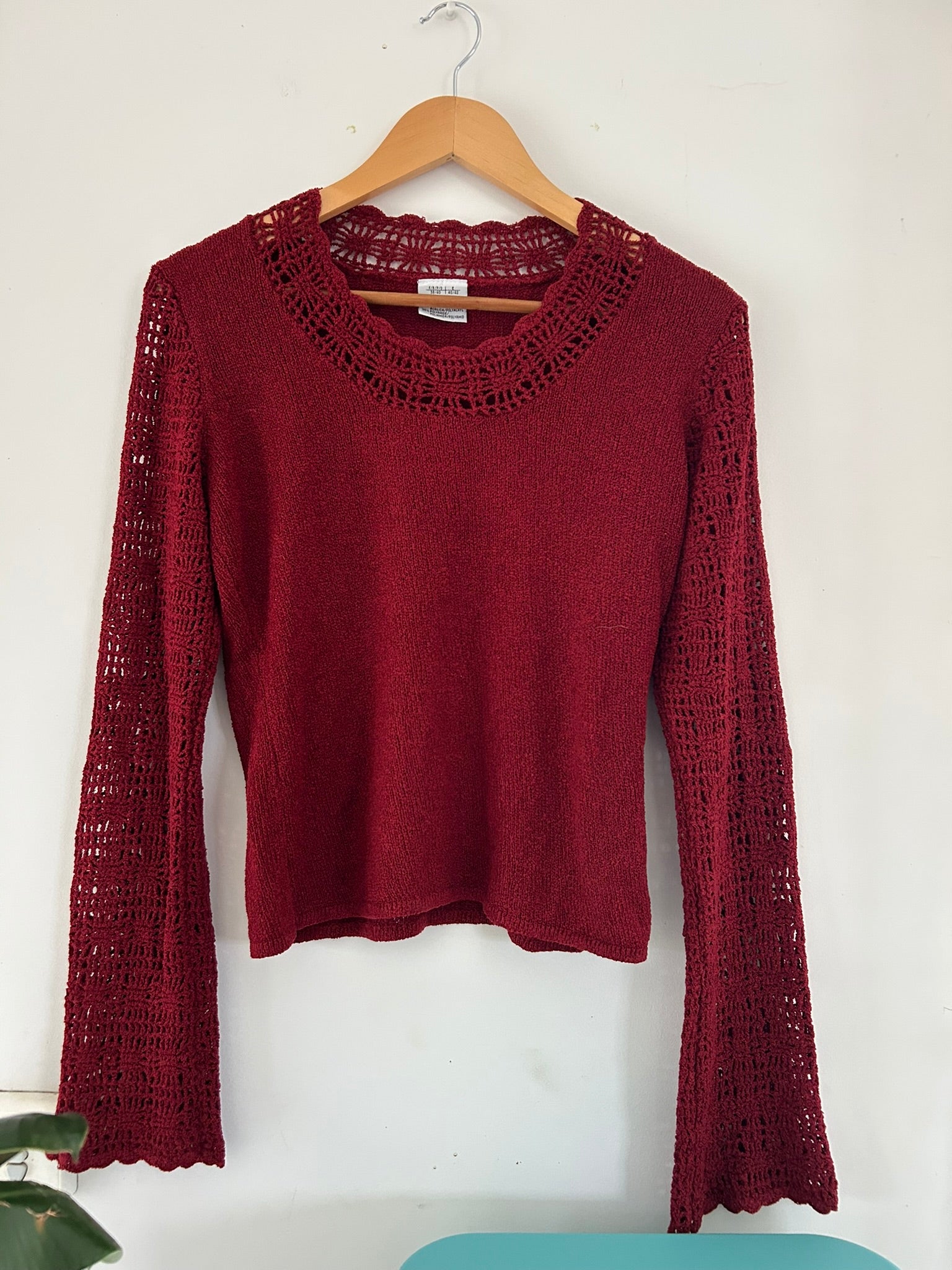 Pull bordeaux manches longues évasées au crochet col rond taille 38/40
