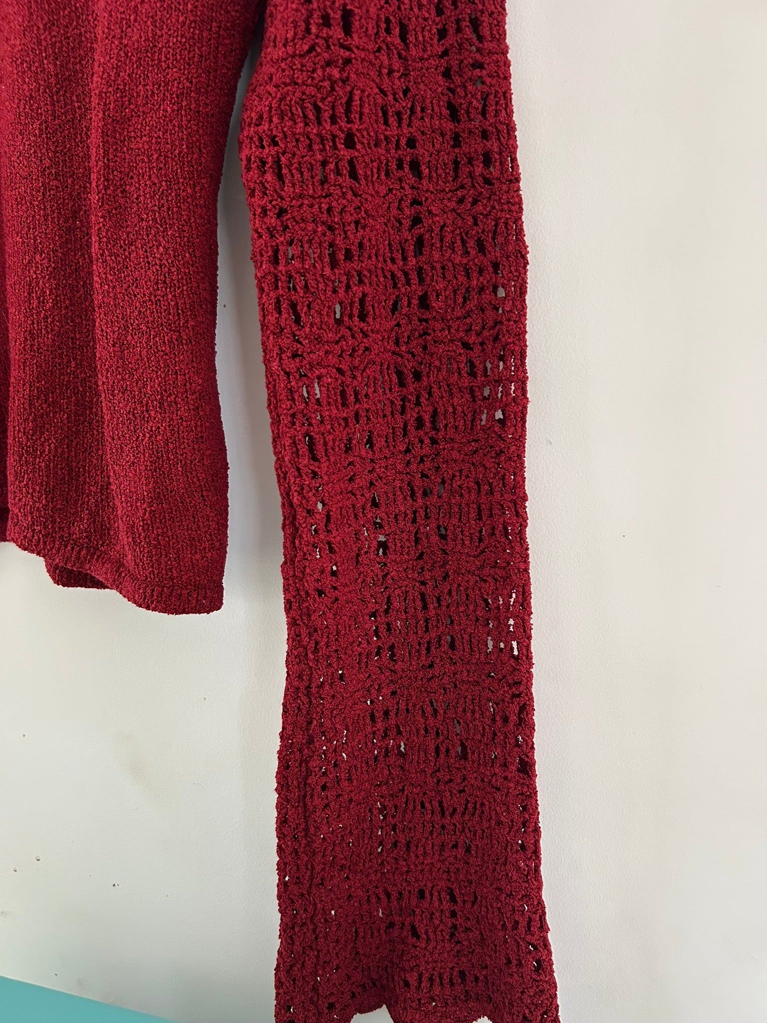 Pull bordeaux manches longues évasées au crochet col rond taille 38/40
