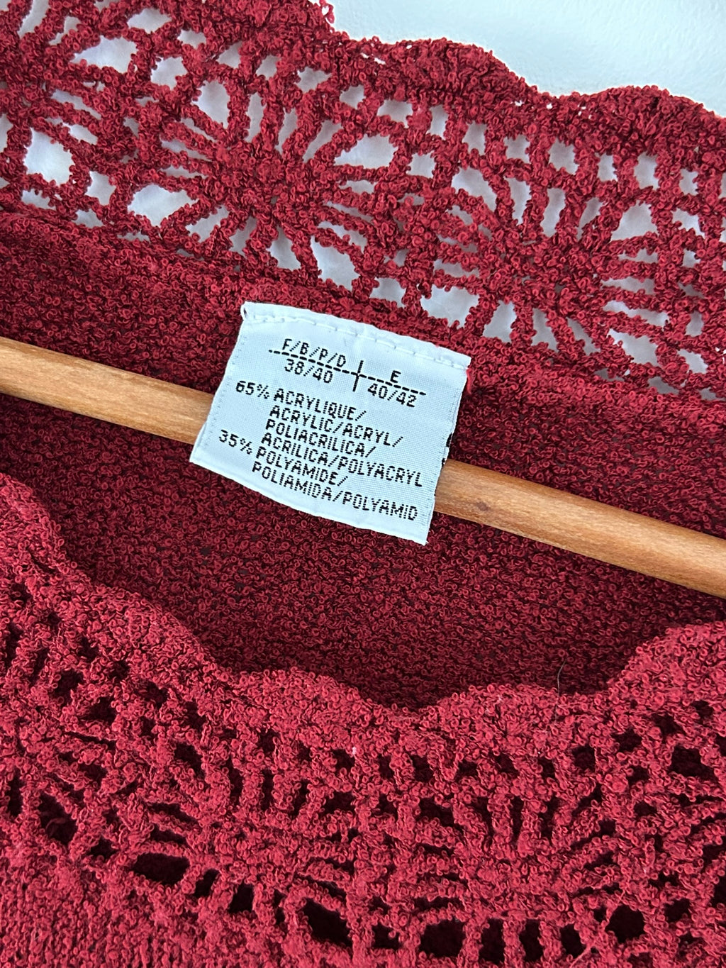 Pull bordeaux manches longues évasées au crochet col rond taille 38/40