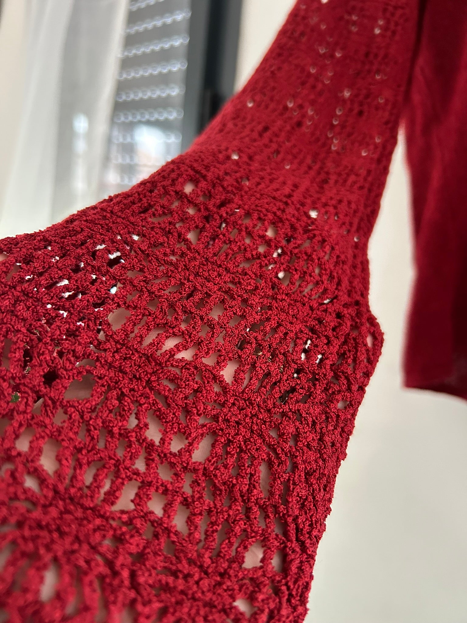 Pull bordeaux manches longues évasées au crochet col rond taille 38/40