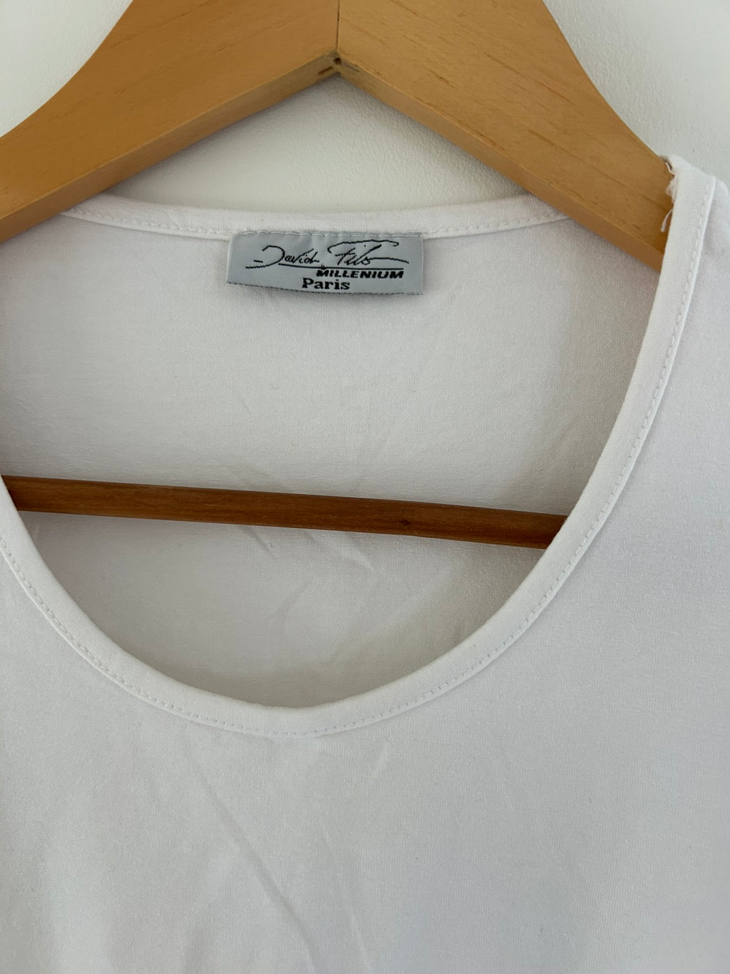 Top manches 3/4 évasées avec broderies col rond taille 34