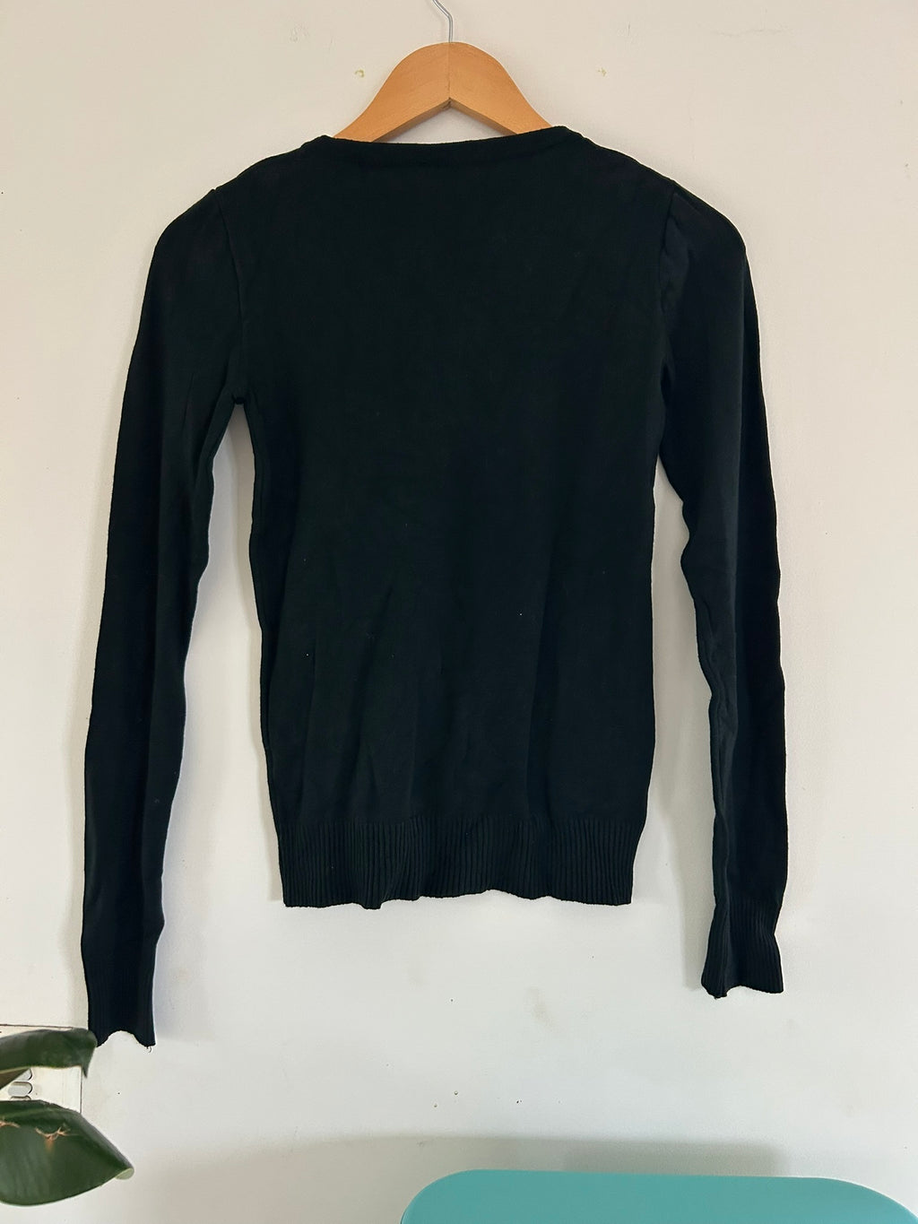 T-shirt noir avec boutons taille 34